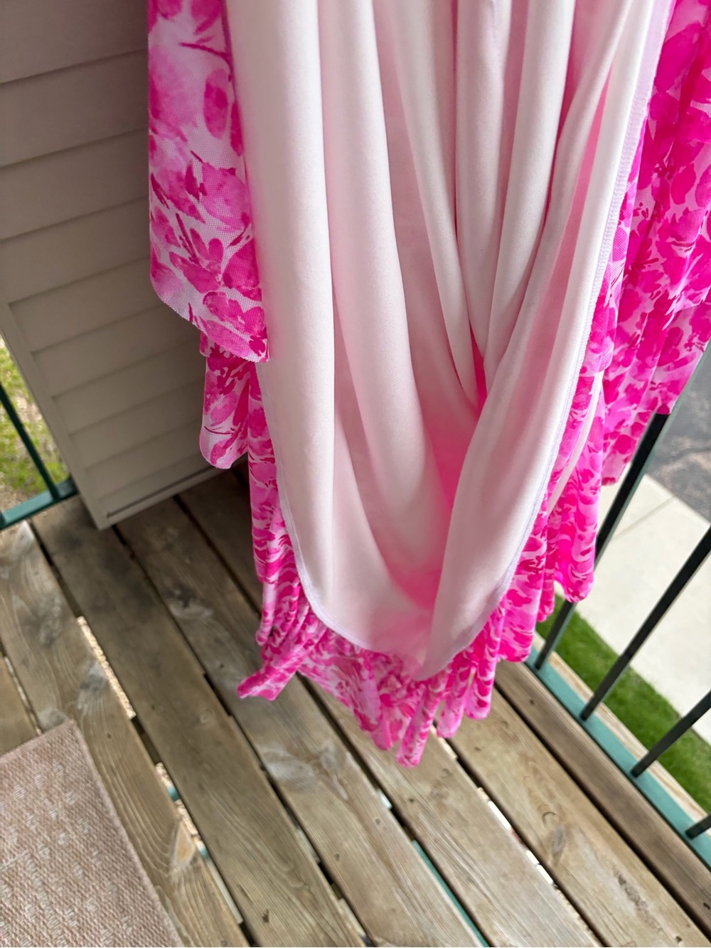 🆕💖Vince Camuto Pink Floral Tiered Maxi Dress Overlay Daisy Daze Size M Flowing - Picture 12 of 17